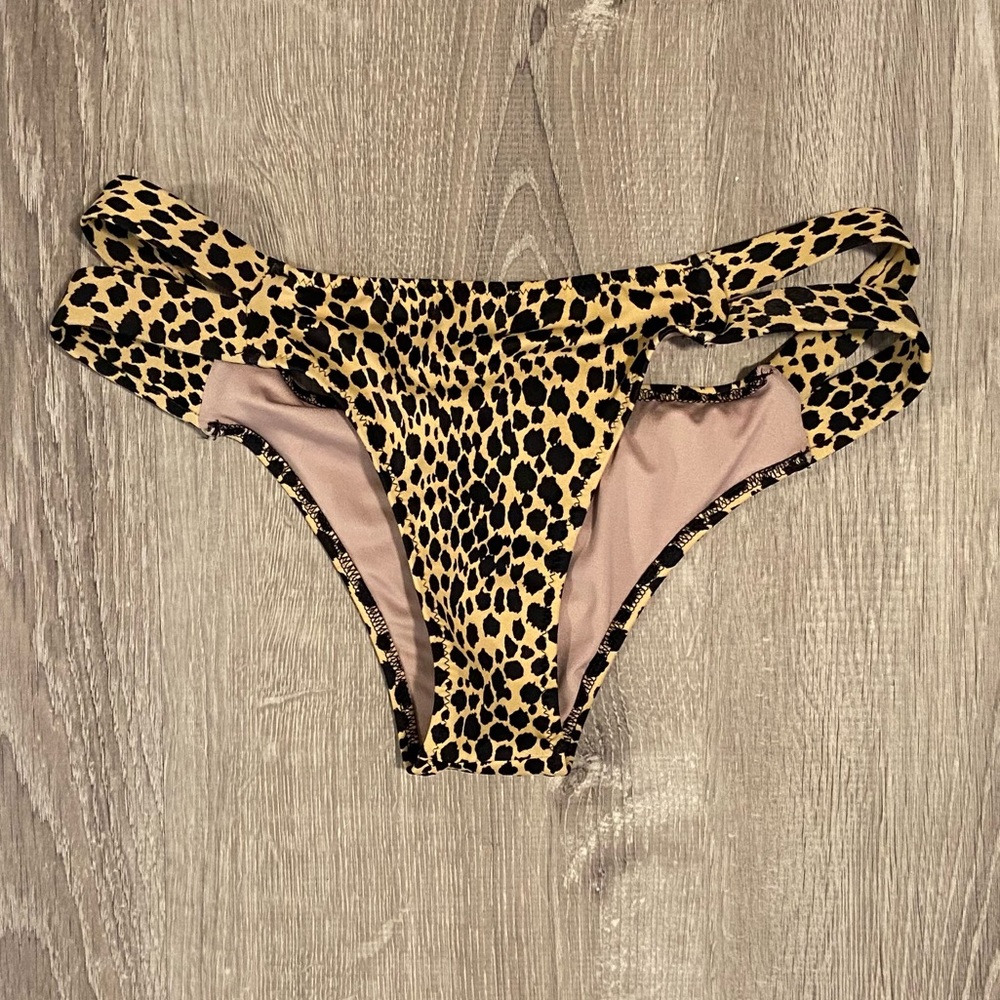 Leopard bikini bottoms